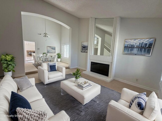 Foto del edificio - Spacious End-of-Culdesac 4-bed, 2.5-bath Home with Private Sparkling Pool & Spa