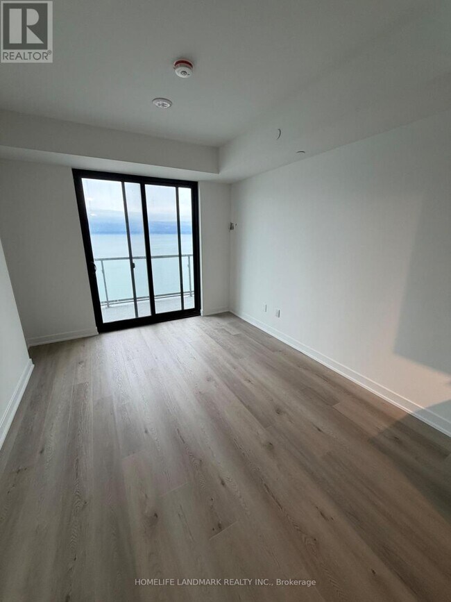 Photo du bâtiment - 2075 Lakeshore Rd.