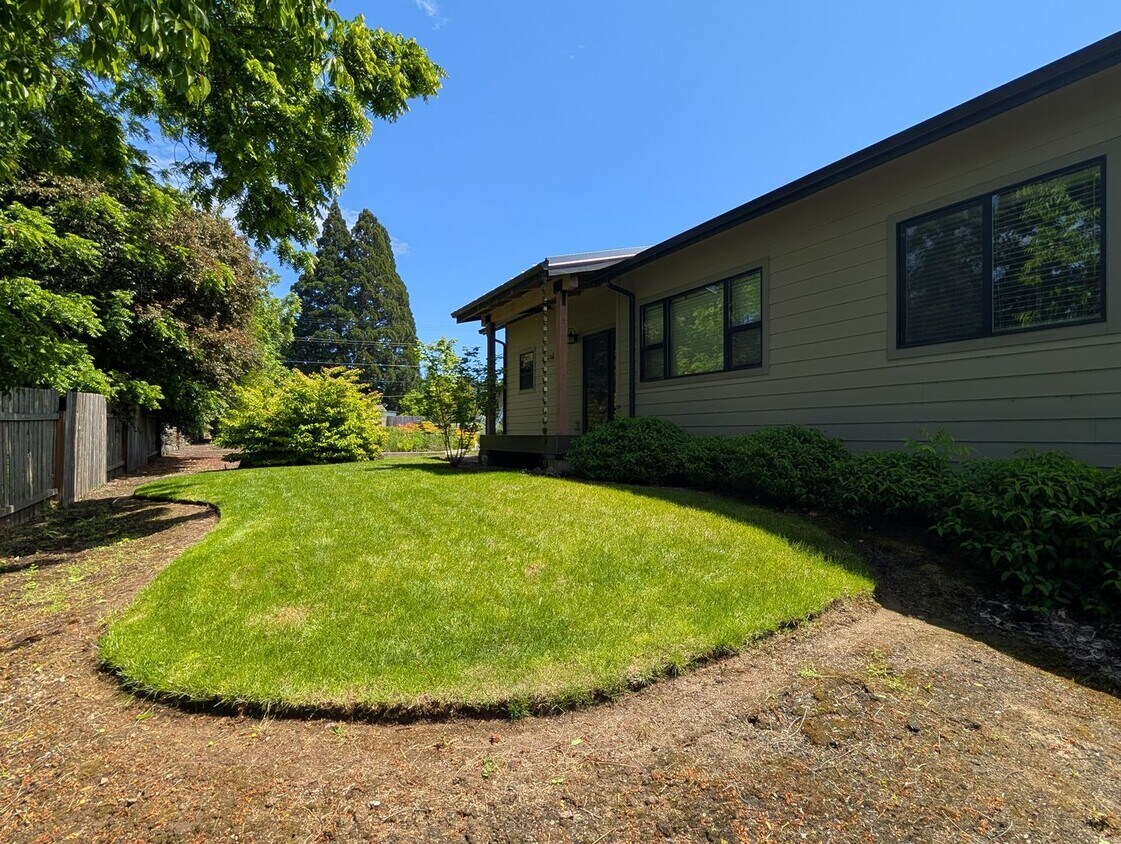 Foto del edificio - Gorgeous 2-Bedroom, 2-Bath Home In Eugene!