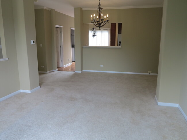 Foto del edificio - 409 Cary Woods Cir