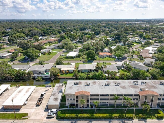 Foto del edificio - 4455 Duhme Rd