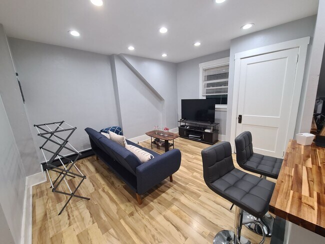 Foto del edificio - 2118 Murray Ave