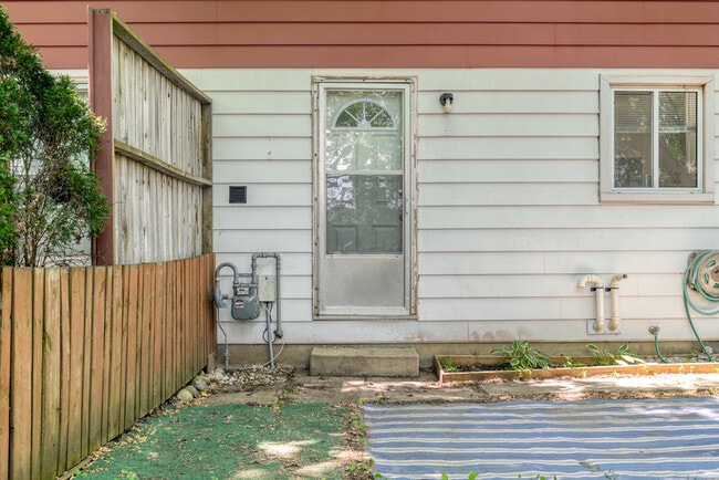 Building Photo - 30A Amos Av