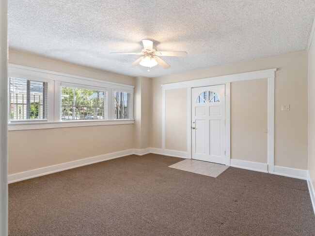 Building Photo - 1460 Gaviota Ave