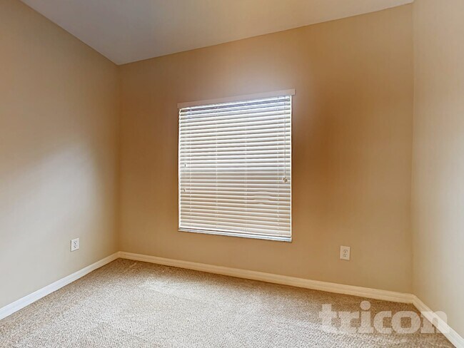 Building Photo - 7524 Maroon Peak Dr