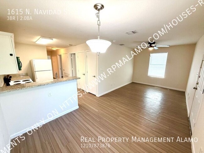 Building Photo - 1615 N Navidad St