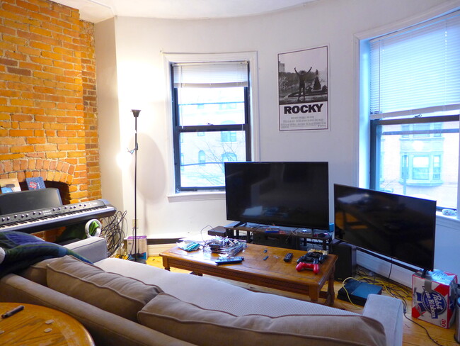 Building Photo - 586 Columbus Ave