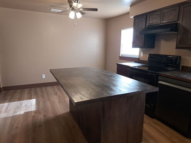 Foto del edificio - 523 E 8th St
