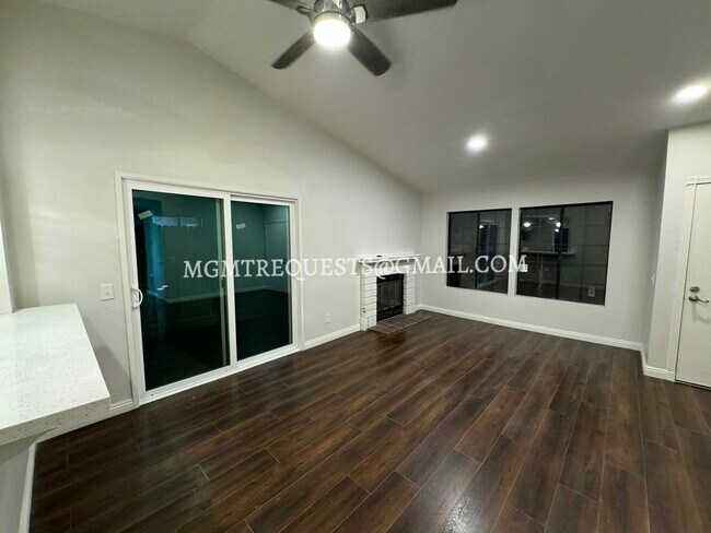 Building Photo - 193 Mistletoe Drive, Unit #1