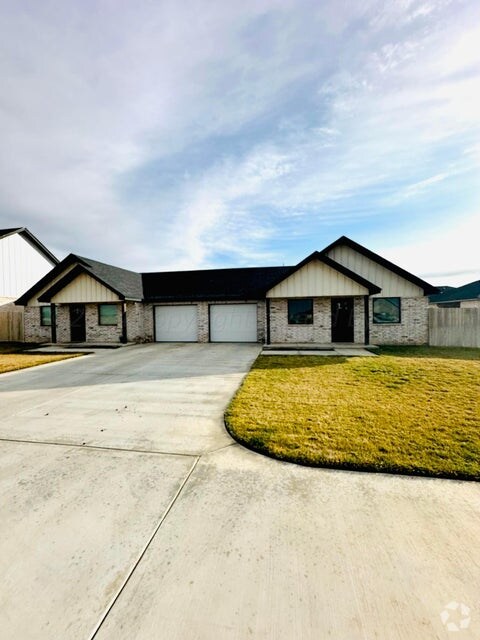 Building Photo - 14507 Periwinkle Dr