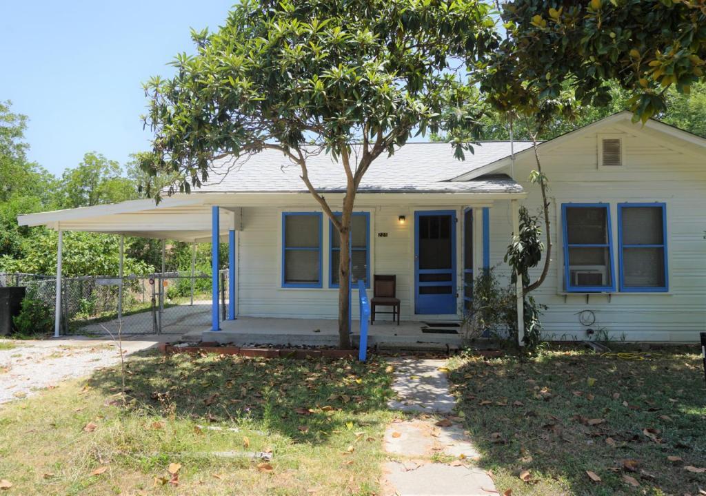 226 E Lindbergh Blvd, Universal City, TX 78148 House Rental in