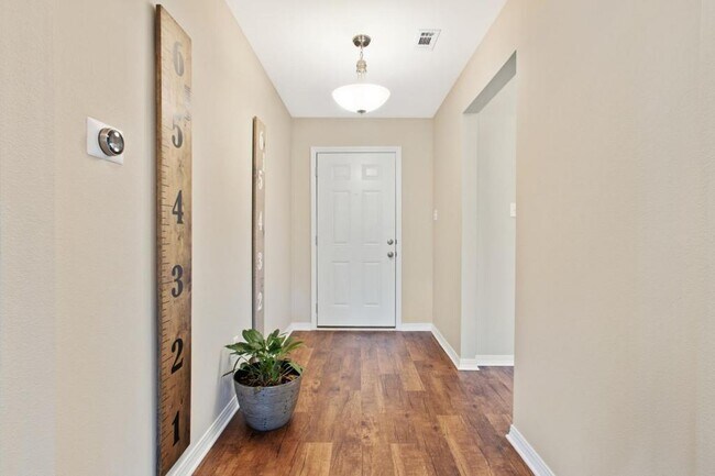 Foto del edificio - 44 Whisperwood Ln