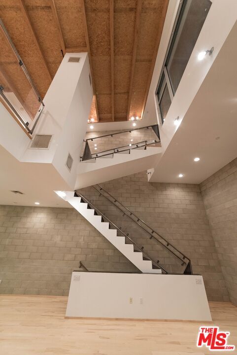 Foto del edificio - 717 Highland Ave