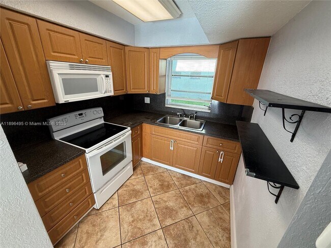 Foto del edificio - 7600 SW 82nd St