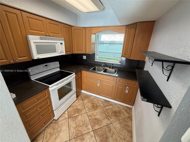 Building Photo - 7600 SW 82nd St