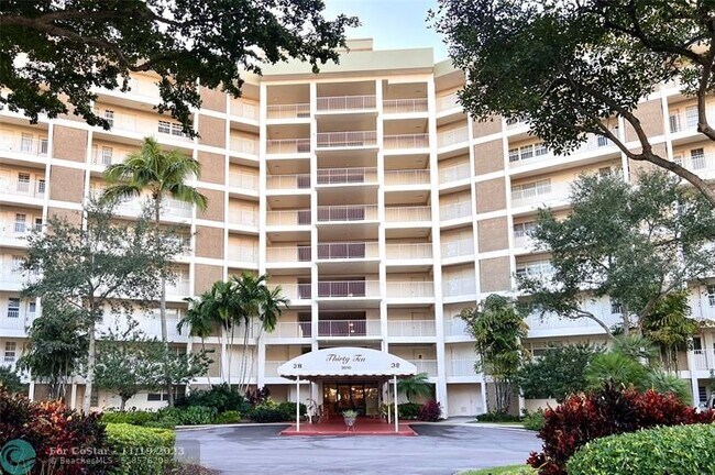 Building Photo - 3010 N Course Dr