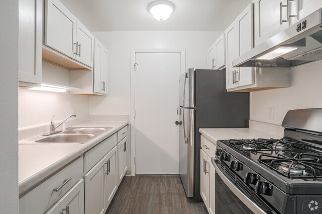 1HAB, 1BA - Cocina - Glen Oaks Apartments