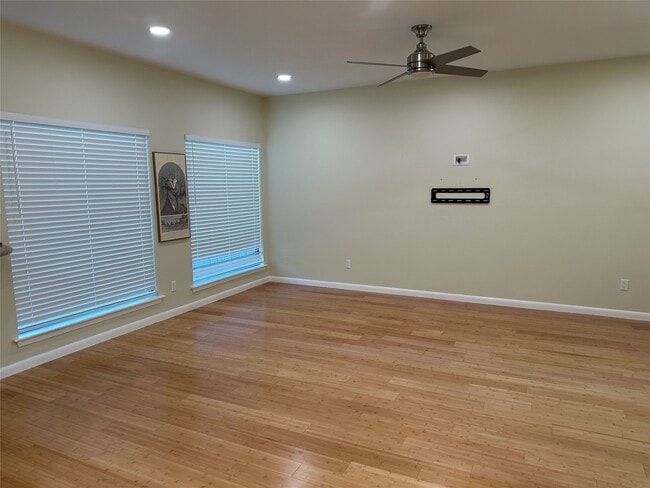 Building Photo - 9400 Doliver Dr