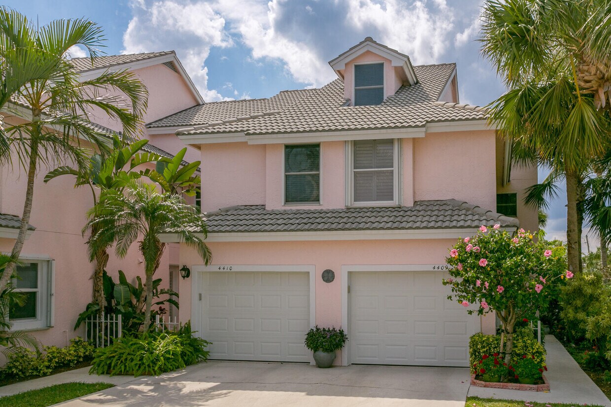 Foto principal - 4410 Fairway Dr N