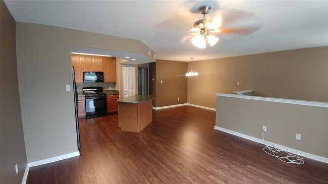 Building Photo - 112 Rush Haven