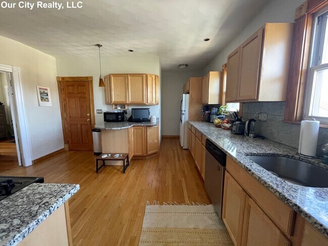 Building Photo - 1130 Fellsway
