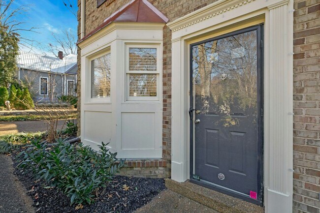 Photo - 1005 Glendale Ln Townhome