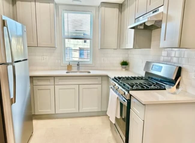 Foto del edificio - 558-562-562 Court St