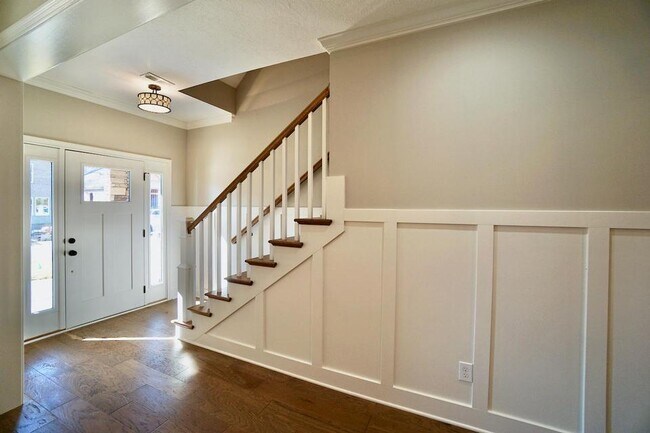 Foto del edificio - 433 Chimney Rock Dr