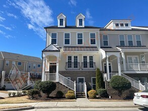 Building Photo - 870 Tunisian Dr