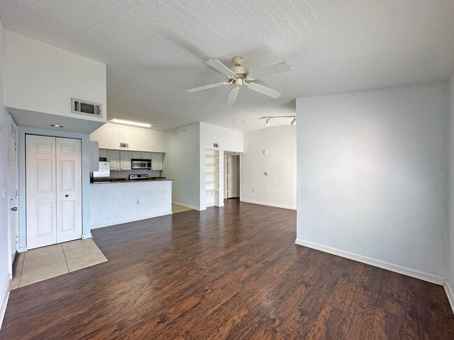 Foto del edificio - 261 SW Palm Dr