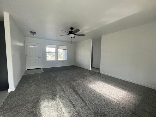 Building Photo - Brand New 3 bedroom house