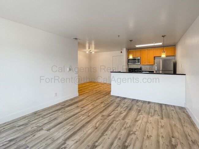 Foto del edificio - 6400 Christie Ave