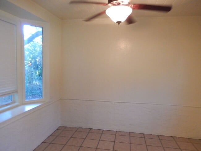 Building Photo - CUTE 2/1 House w/ Huge Yard, Tile Floors Throughout, Office, & Large Storage Room! Available NOW ...