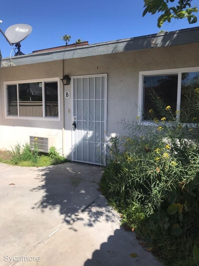 Building Photo - 1 br, 1 bath Apartment - 1635 E Sycamore St