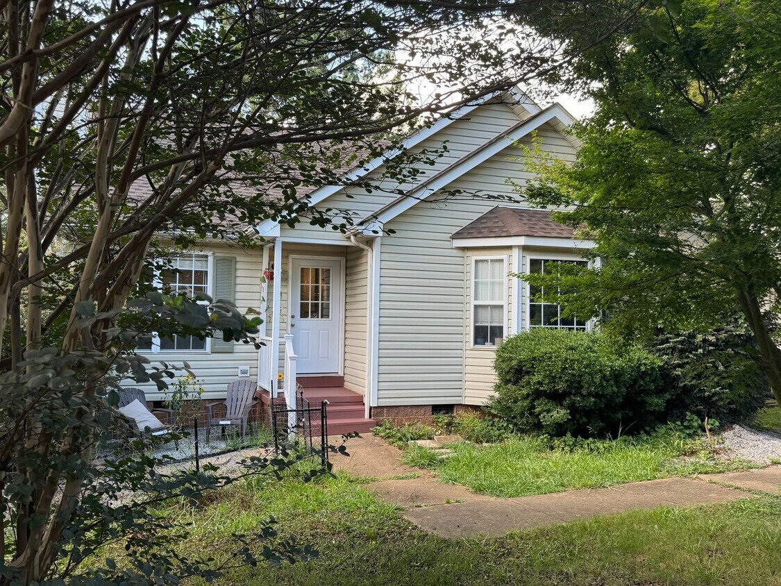 Primary Photo - Charming 3 Bed Home Tucked Away near NCSU ...