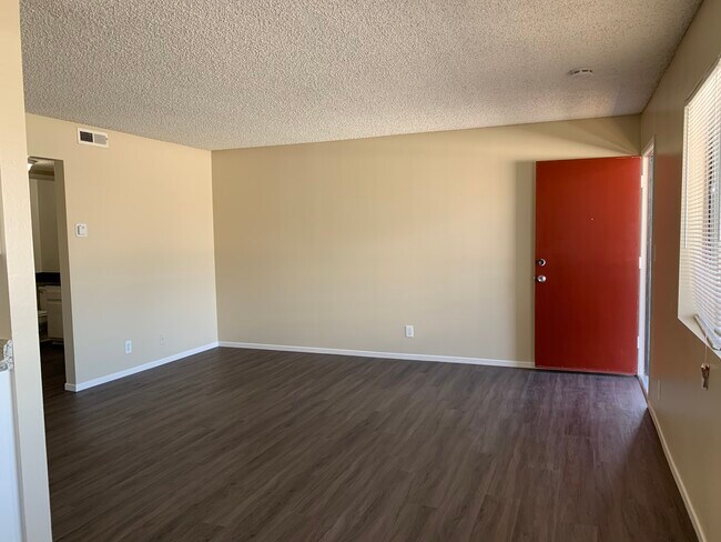 Foto del edificio - 336 E 8th St