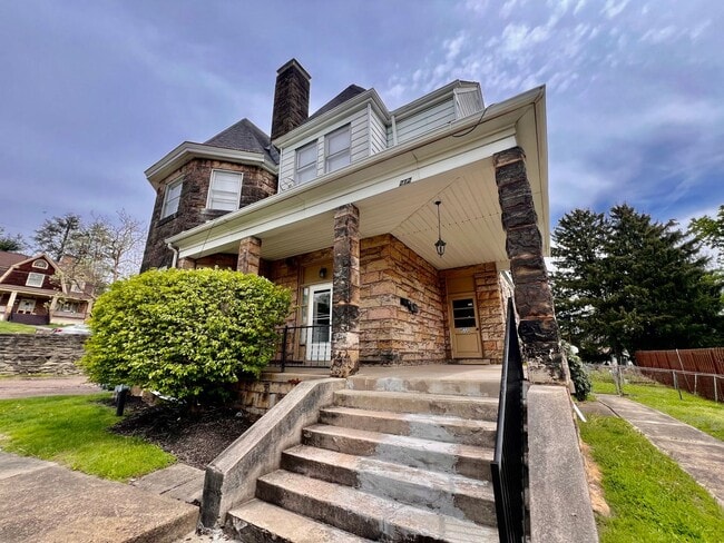 Foto del edificio - 212 N Highland Ave