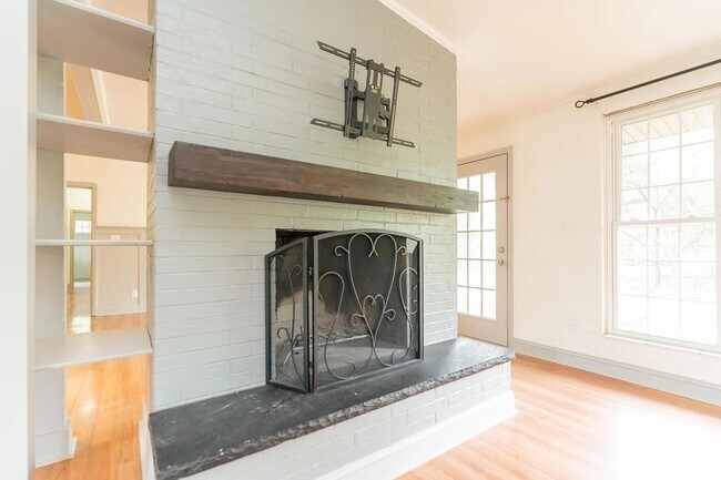 Foto del edificio - 203 Hathaway Dr