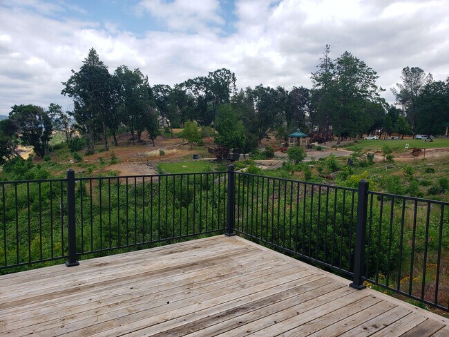 Foto del edificio - Breathtaking Paradise Retreat: Modern Home with Stunning Canyon Views and Next to Billie Park!