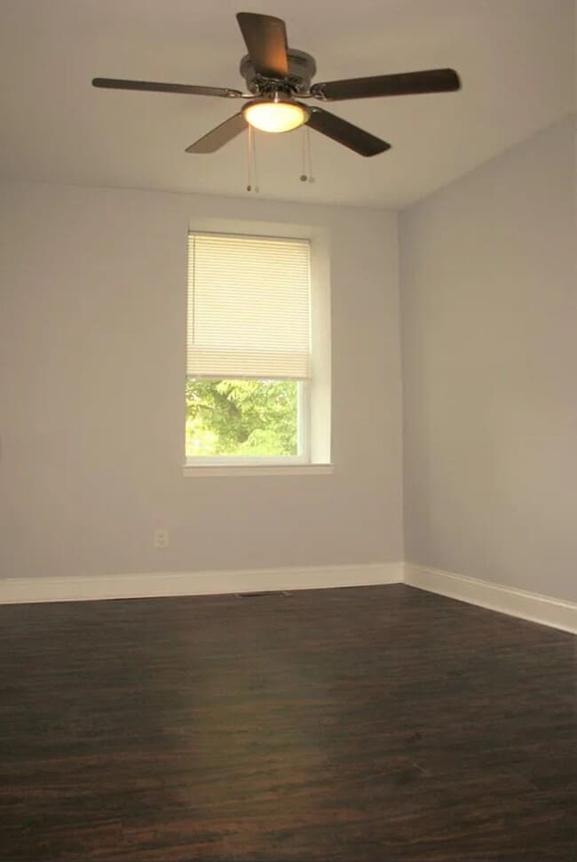 Building Photo - Spacious 4 Bedroom Home