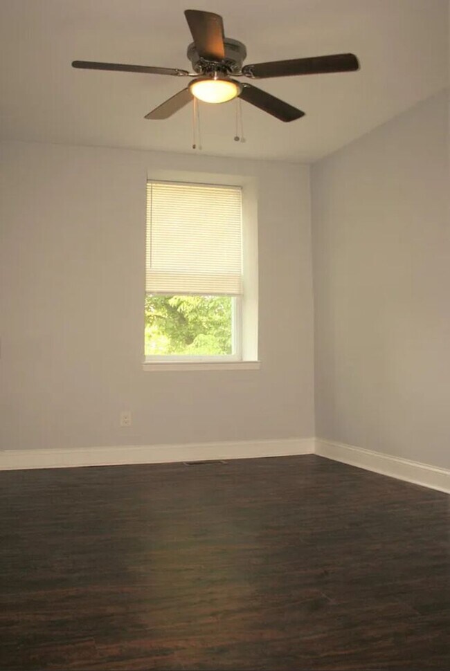 Foto del edificio - Spacious 4 Bedroom Home
