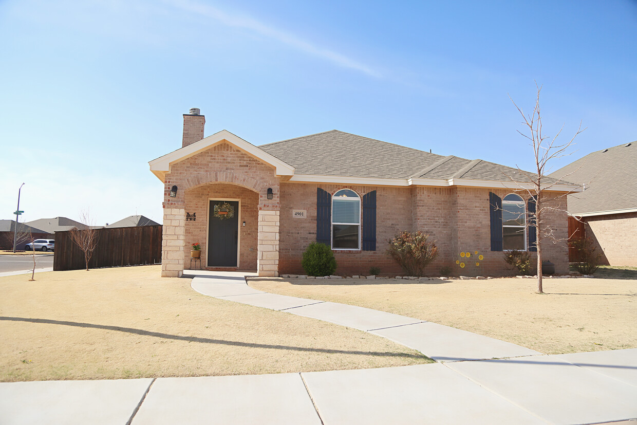 Foto principal - 4901 Marshall St