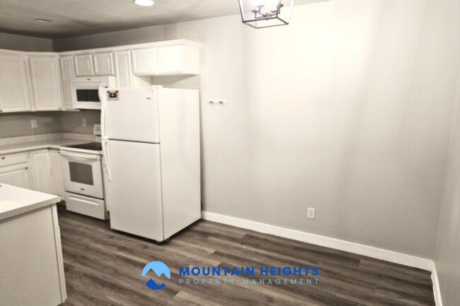Building Photo - 26 W 7500 S