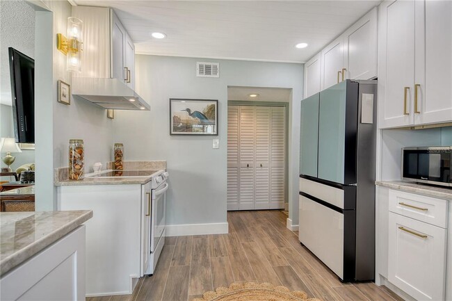 Building Photo - 4780 Gulf of Mexico Dr