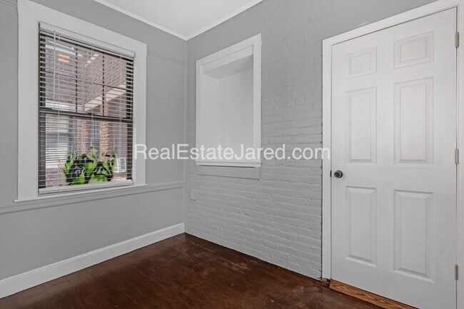 Foto del edificio - Luxury Rooms ($1300-$1525) for Rent on Gle...