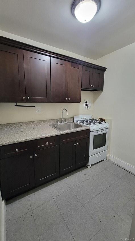 Foto del edificio - 141-30 84th Rd