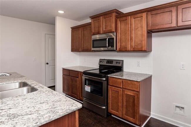 Foto del edificio - 105 Lion Dr N