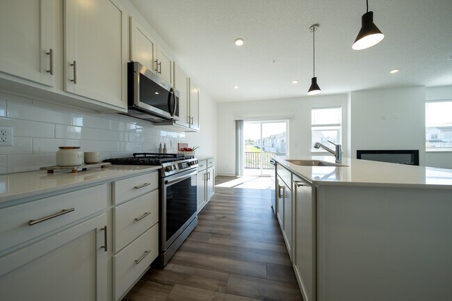 Foto del edificio - 121 HUNTINGTON DR
