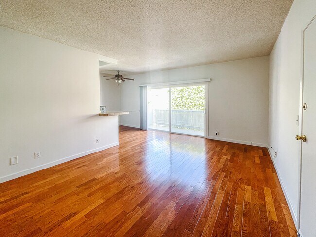 Building Photo - 923 9th St