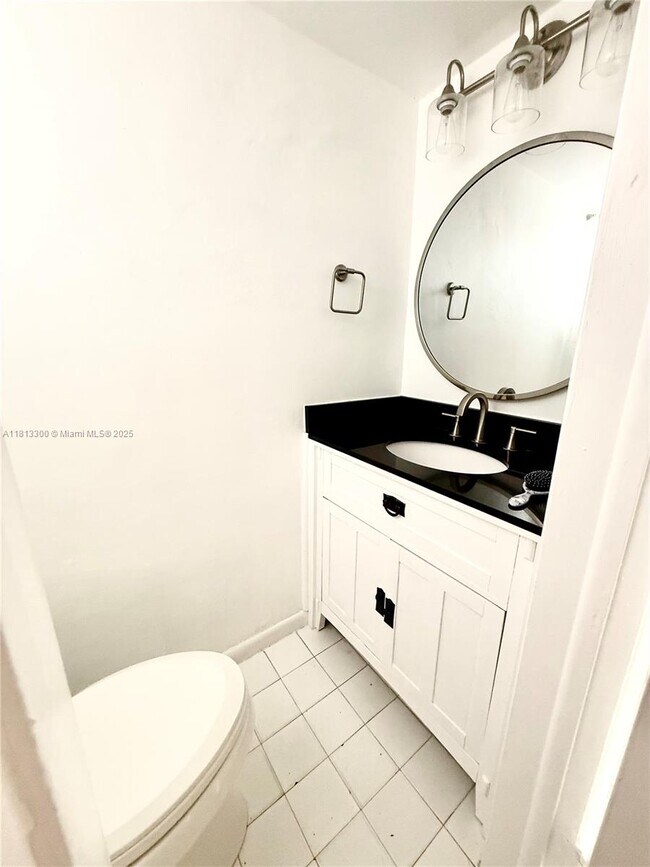 Foto del edificio - 1100 W 35th St